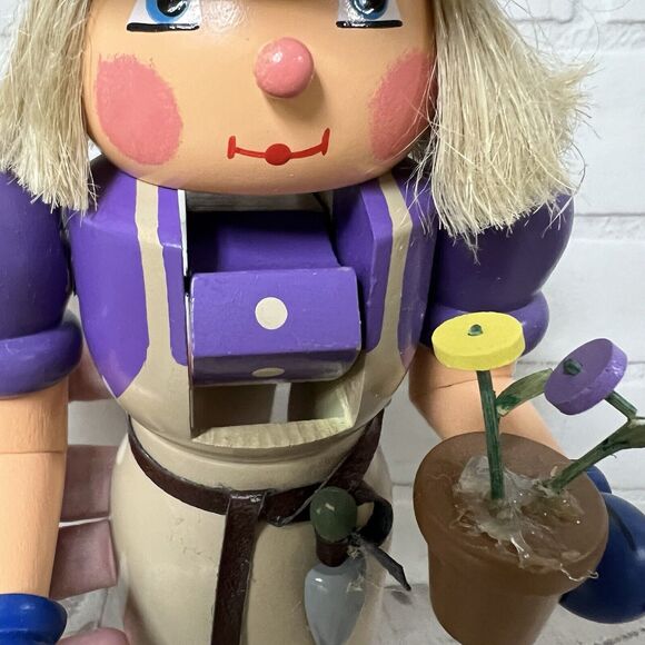 Lady Gardener Wood Nutcracker Erzebirge Germany Christian Ulbricht - Picture 14 of 16